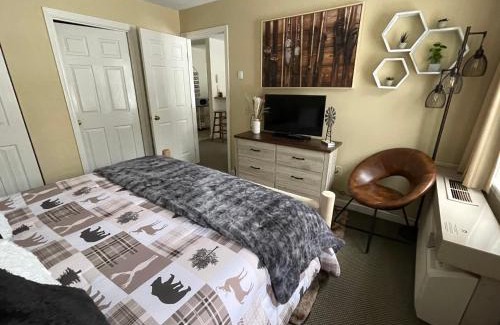 Hancock Apartment | Elegant Mountain View Suite with Ski Access at Jiminy Peak