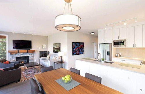 Nordic Estates House | Serene Mountain Retreat with Shared Hot Tub & Spa