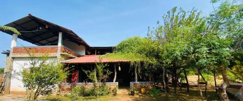 Hingurakgoda Hotel | Mountain View Tranquil Eco Remote Lodge