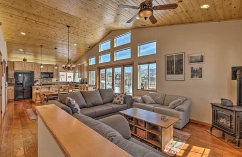 South Lake Tahoe House | Unforgettable South Lake Tahoe Retreat with Mountain Views