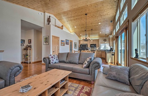 South Lake Tahoe House | Unforgettable South Lake Tahoe Retreat with Mountain Views