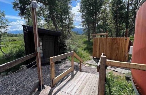 Victor Apartment | Idyllic Mountain View Yurt - Perfect for Family Retreats