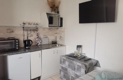 Grahamstown House | Pet-Friendly Mountain View with Great Guest Ratings