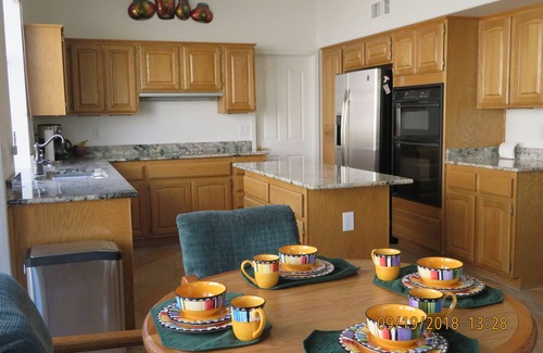 Saddlebrooke House | Scenic Mountain Views with Pet-Friendly Comforts Await