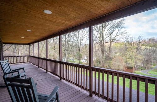 Stanley House | Serene Balk Retreat with Hot Tub & Mountain Views