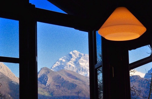 Santovena Apartment | Scenic Mountain Retreat with Ocean Views in Picos de Europa