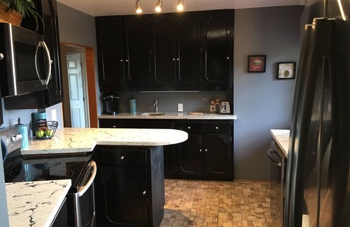 Cornelius House | Scenic Mountain Views with Family-Friendly Amenities