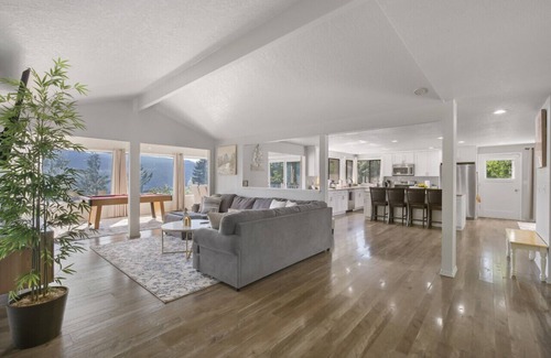 Monroe House | Mountain Views | Private Escape