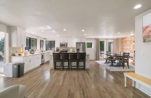 Monroe House | Mountain Views | Private Escape
