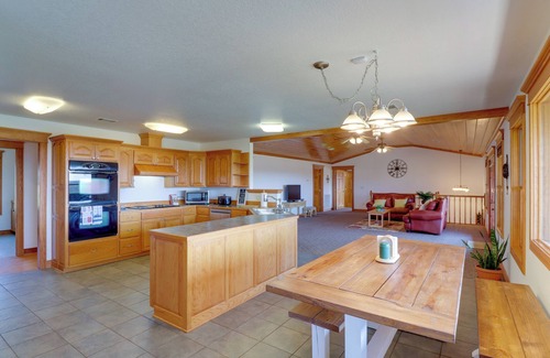 Fairfield Bay Cottage | Shirley Vacation Rental: Oceanfront Pool & Pet-Friendly