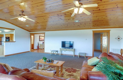 Fairfield Bay Cottage | Shirley Vacation Rental: Oceanfront Pool & Pet-Friendly