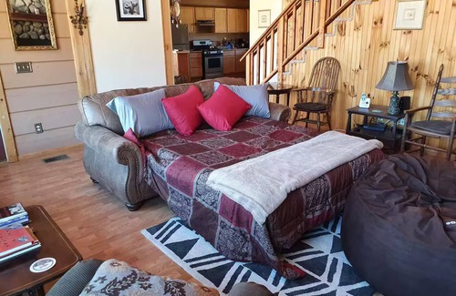Weldon House | Mountain views, starry skies and 90 acres of nature to explore.
