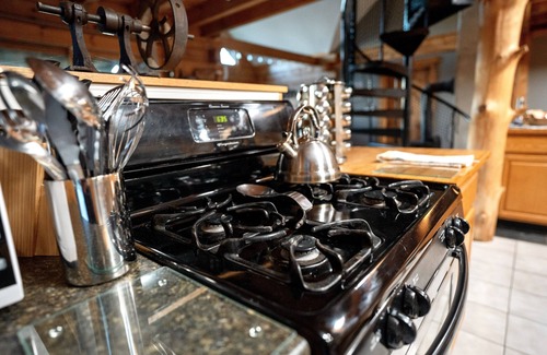 West Halifax Cabin | Pet-Friendly Retreat with Mountain Views & Game Room Fun