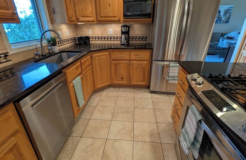Missoula House | Mountain Views with Expansive Deck Luxury 4BR Home. nNear Downtown and Airport