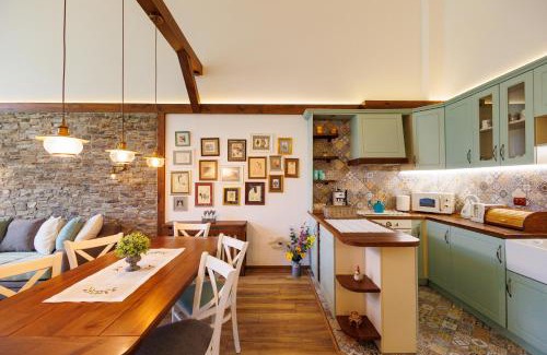 Razlog Villa | Inviting Mountain Villa Aleksia with Hot Tub & Child-Friendly
