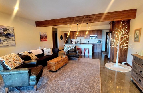 Wenatchee House | Mountain Villa with Scenic Views and Fast Fiber Internet