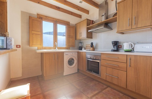 La Orotava House | Scenic Mountain Villa with Sea Views & Spa Amenities