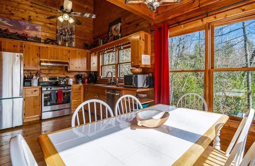 Hidden Lake Cabin | Pet-Friendly Mountain Vista with Hot Tub & Scenic Views