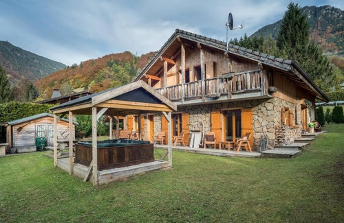 Saint-Jean-dʼAulps Ski Chalet | Discover Comfort at Mountain Voyages - Chalet Allechant