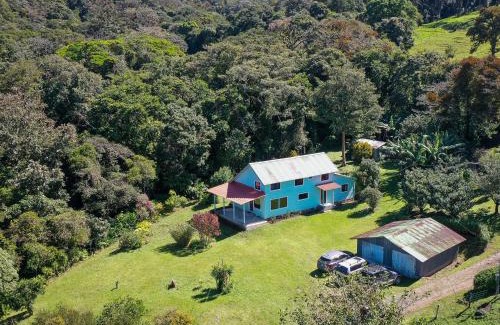 Monteverde Ski Chalet | Experience Mountain Wonders Chalet: Family-Friendly Retreat