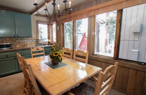 Mammoth Lakes Condo | Mountainback #48: Guest Rated 9.8 with Hot Tub & Pool