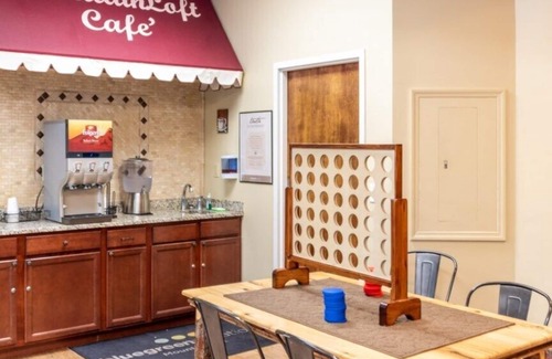 Gatlinburg Villa | MountainLoft™ - Guest Rated 10/10 with Pool & Hot Tub