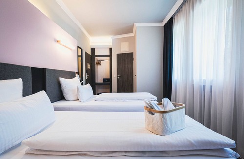 Bad Wilhelmshoehe Hotel | Eco-Friendly Mountainpark Kassel with Spa & Dining Options