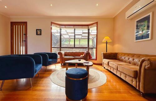 West Moonah House | Nature Getaway at Mountains and Treetops Retreat