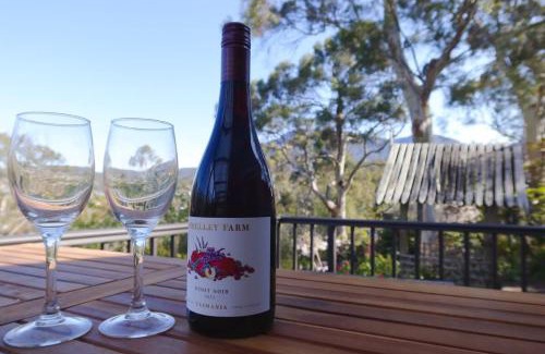 West Moonah House | Nature Getaway at Mountains and Treetops Retreat