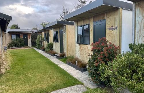 Southland Region Resort | Pet-Friendly Retreat: Mountains Edge Cabins with Pool