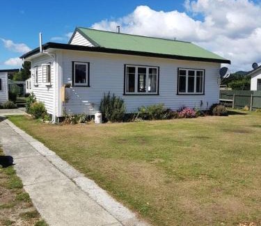 Southland Region Resort | Pet-Friendly Retreat: Mountains Edge Cabins with Pool