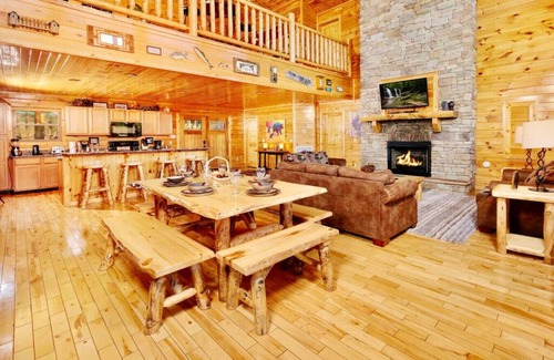 Gatlinburg - Pigeon Forge Cabin | Unforgettable Stay: 3 King Suites with Theater & Game Loft