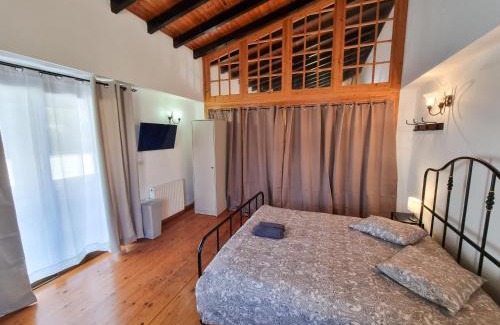 Agios Theodoros Apartment | Inviting Mountains Retreat Rooms & Suites for Families