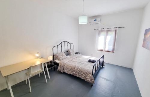 Agios Theodoros Apartment | Inviting Mountains Retreat Rooms & Suites for Families