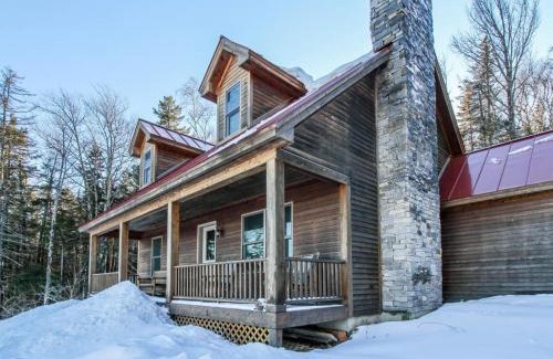 Ludlow House | Scenic Mountains View Cabin: Pet & Child Friendly Retreat