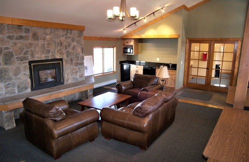 Frisco Hotel | Mountainside Retreat: 2 Bed, 2 Bath with Spa & Pool