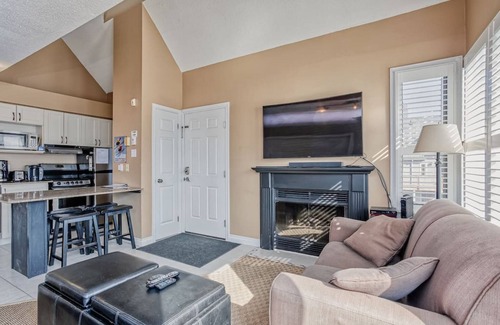 Craigleith Apartment | Family-Friendly Mountainside Retreat with Pool & Spa