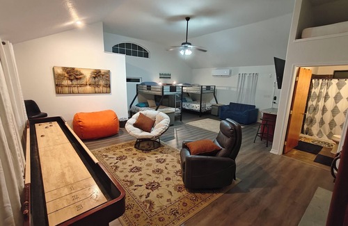Medicine Park Cabin | Mountainside cabin in Medicine Park-stunning views-borders Ft. Sill-Sleeps 16