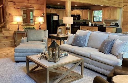 Clarkesville Cabin | Cozy Mountainside Cabin Near Helen and Yonah Mountain