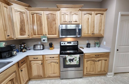 Sevierville Cabin | Guest Rated 10/10: Mountainside Hideaway with Hot Tub