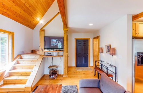 Snoqualmie Pass House | Inviting Mountainside Retreat with Deck, Balcony & Spa Access