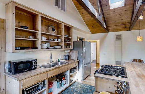 Cascadel Woods House | Cozy Mountainside Home - Dog-Friendly with Great Amenities