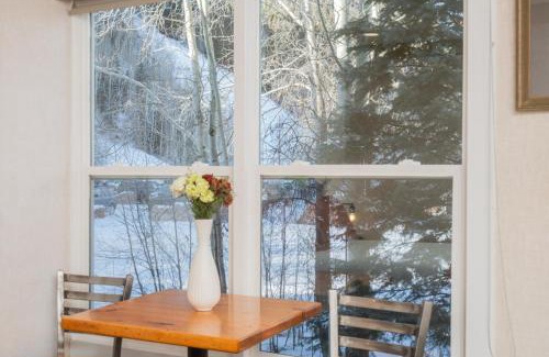 Telluride Hotel | Premier Family Retreat at Mountainside Inn 119 Hotel Room
