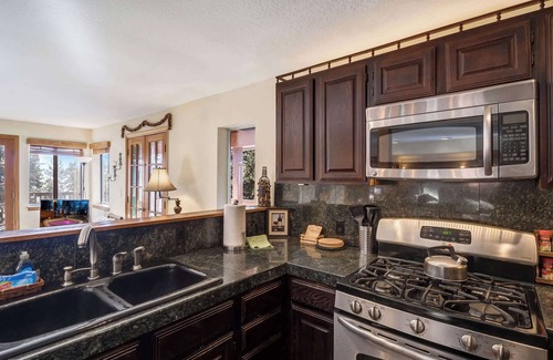 Brockway House | Mountainside Overlook | Lake Views, Tree House & Hot Tub
