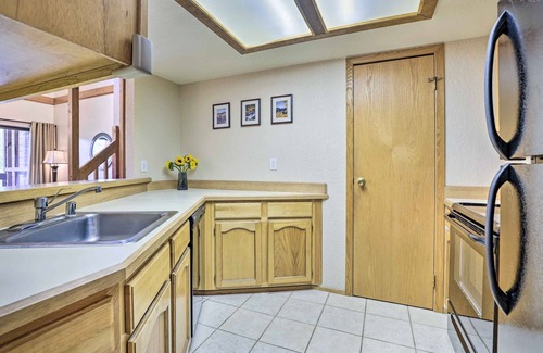 Frisco Condo | Elevated Mountainside Royalview Condo: Pool & Hot Tubs