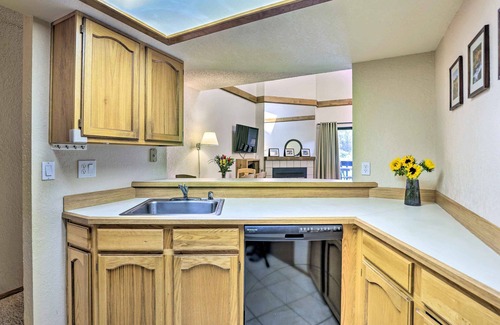 Frisco Condo | Elevated Mountainside Royalview Condo: Pool & Hot Tubs