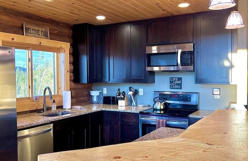 Granby Cabin | Secluded Mountaintop Cabin with Spa and Pet-Friendly Amenities