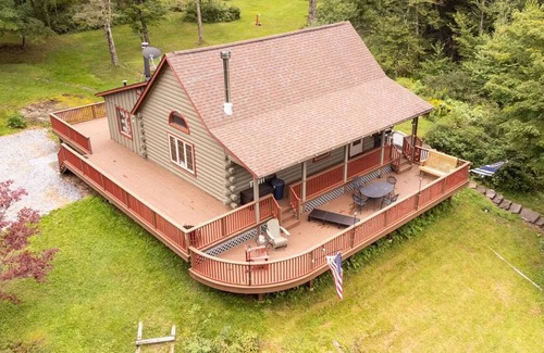 Margaretville Cabin | Elevated Retreat in Catskills with Pet-Friendly Amenities