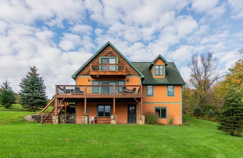 Ellicottville Cottage | Cozy Mountaintop Retreat in Ellicottville, Near Ski Resort