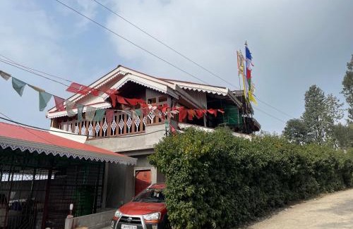 Gangtok House | Mountaintop Guest House: Pet & Child Friendly Retreat